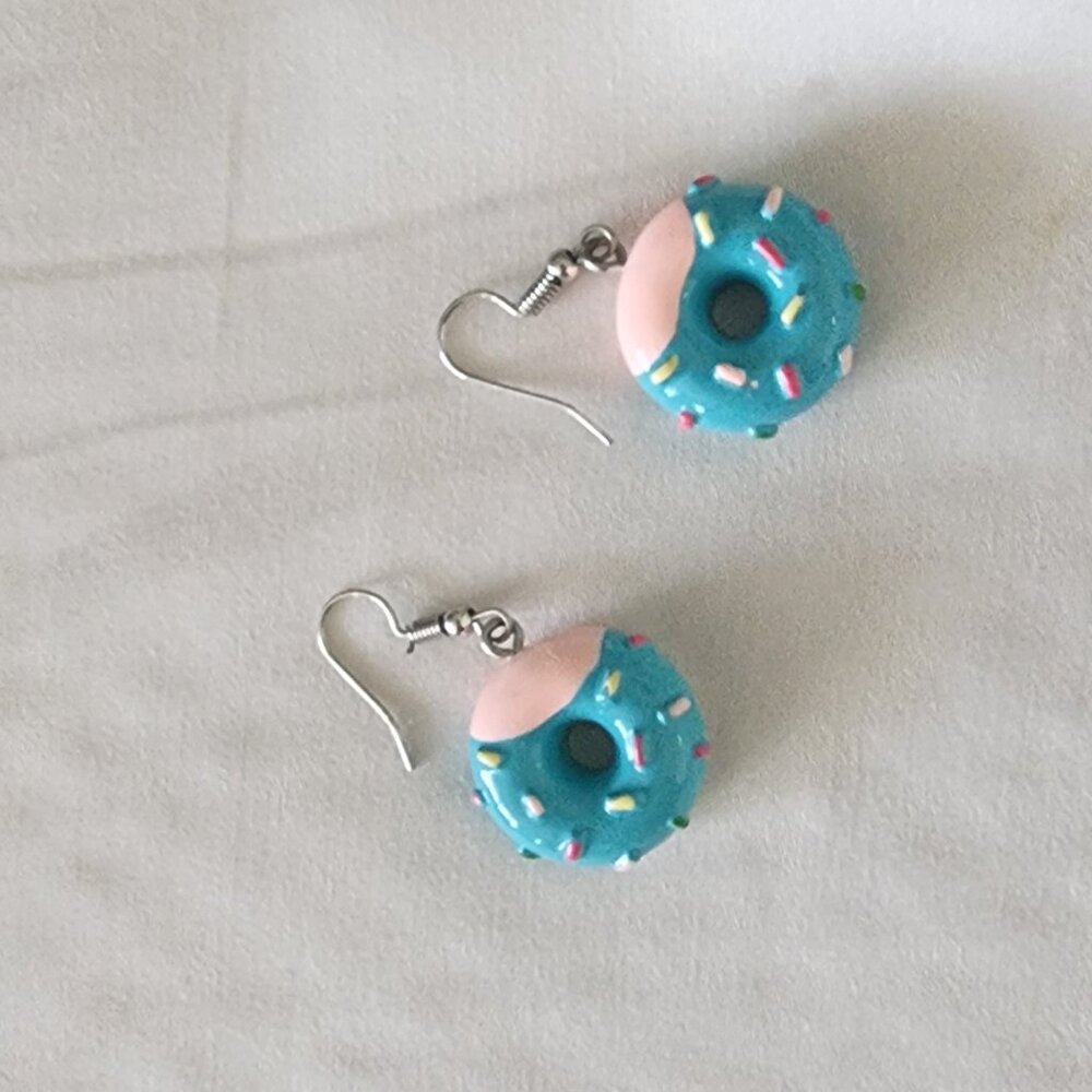 Adorable donut earings - Picture 3 of 5